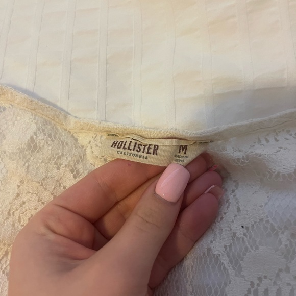 Cream with lace hollister romper size medium - Picture 2 of 2